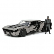 Batman Hollywood Rides 2022 - Réplique 1/24 Batmobil 2022 Black Chrome Convention Exclusive avec figurine Batman