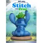 Disney 100th - Statuette Master Craft Stitch avec grenouille 34 cm Disney 100th - Statuette Master Craft Stitch avec grenouille 34 cm