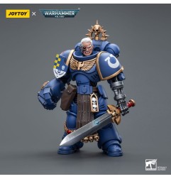 Warhammer 40k - Figurine 1/18 Ultramarines Lieutenant with Power Fist 12 cm