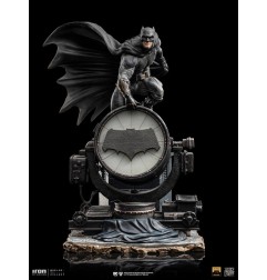 DC Comics - Zack Snyder's Justice League statuette 1/10 Deluxe Art Scale Batman on Batsignal 28 cm