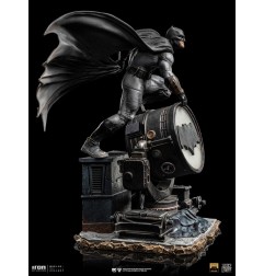 DC Comics - Statuette Zack Snyder's Justice League 1/10 Deluxe Art Scale Batman on Batsignal 28 cm