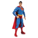 DC Essentials - Figurine Superman 17 cm