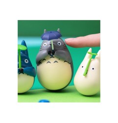 Mon voisin Totoro - Figurine culbuto Mid Totoro with leaf 6 cm