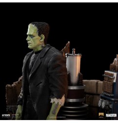 Universal Monsters - Statuette 1/10 Deluxe Art Scale Frankenstein Monster 24 cm