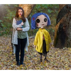 Coraline - Peluche 1/1  with Button Eyes 152 cm