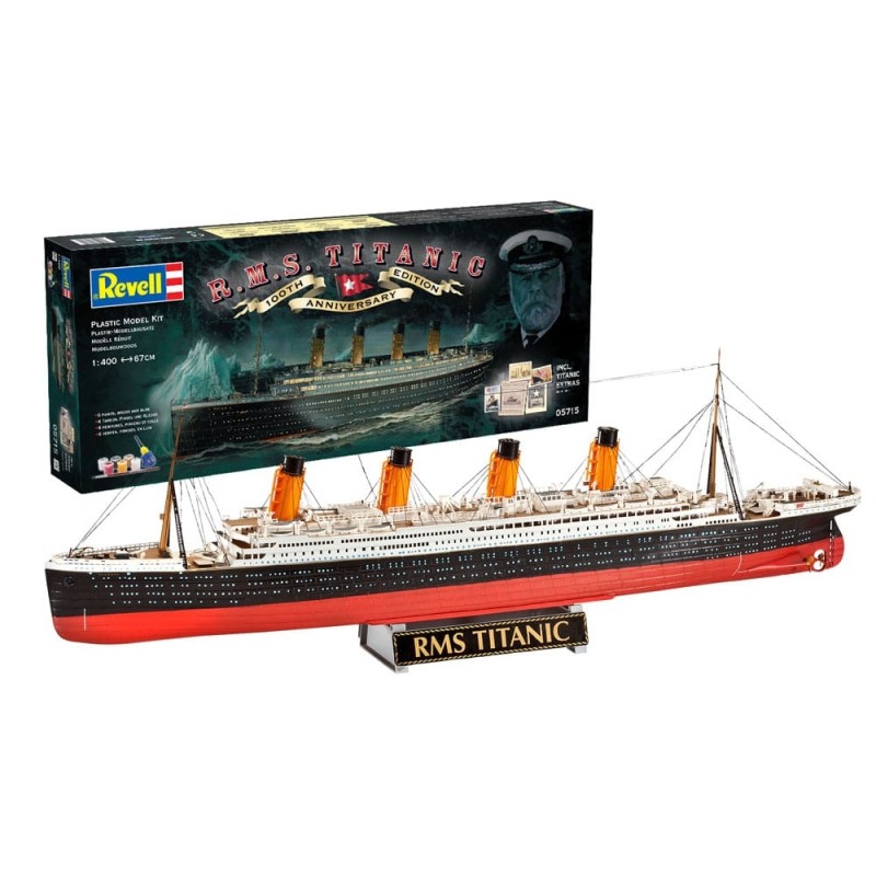 Maquette Du RMS Titanic En Métal Et Bois Peint. Sous Sa Vitrine De Presentation L
