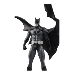DC Comics - DC Direct statuette Resin Batman Black & White Batman (by Jorge Jimenez) 27 cm