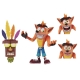 Crash Bandicoot - Figurine Ultra Deluxe Crash avec masque Aku Aku 14 cm