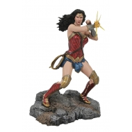 DC Comic Gallery - Diorama Wonder Woman Bracelets (Justice League Movie) 23 cm