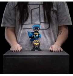 Batman - Figurine Mini Co. PVC Batman on Bat-Signal (Blue Variant) 15 cm