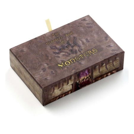 Harry Potter - : Monster Book Keychain and Pin Badge Gift Set