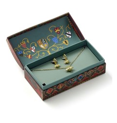 Harry Potter - Coffret bijoux malle de Quidditch, Collier Vif d'Or et Boucles d'oreilles créoles Huggy (Doré).