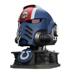 Warhammer - 40,000: Space Marine 2 Replica Ultramarines Lieutenant Titus helmet with Display Stand 44 cm