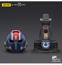 Warhammer 40k: Space Marine 2 - Réplique casque avec présentoir Ultramarines Lieutenant Titus 44 cm