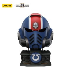 Warhammer 40k: Space Marine 2 - Réplique casque avec présentoir Ultramarines Lieutenant Titus 44 cm