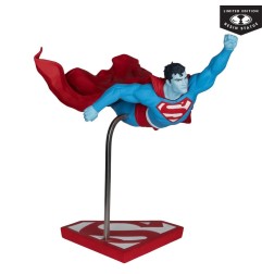 DC Comics - DC Direct Superman Red & Blue Statue 1/10 Superman by Lee Bermejo 26 cm