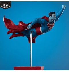 DC Comics - DC Direct Superman Red & Blue Statue 1/10 Superman by Lee Bermejo 26 cm