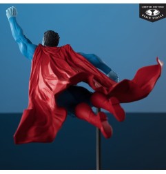 DC Direct - Statuette Superman 1/10 Superman Red & Blue by Lee Bermejo 26 cm