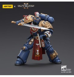 Warhammer 40k: Space Marine 2 - Figurine Ultramarines Relic Primus Armourwith Plasma Pistol and Combat Blade 13 cm