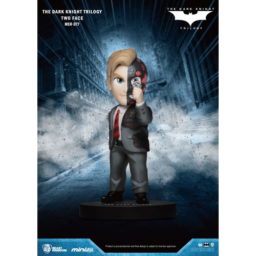 Batman Dark Knight Trilogy - Figurine Mini Egg Attack Two-Face 8 cm
