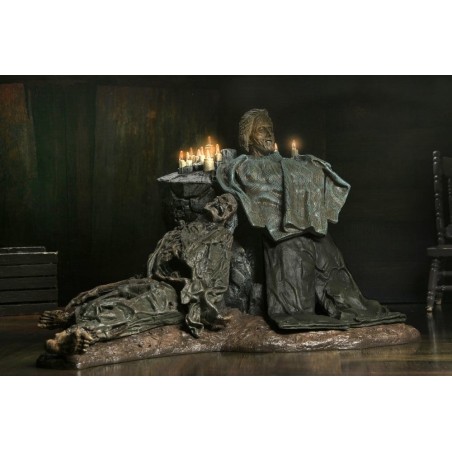 Friday the 13th - : The Game Diorama Pamela Shrine
