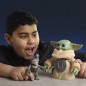 Star Wars: The Mandalorian & Grogu - Figurine électronique Câlins Grogu & Anzellan 17 cm